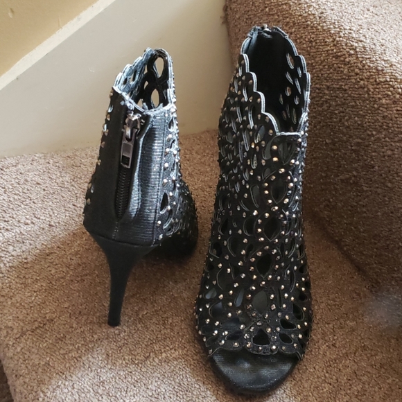 Shoes - Picture 2 of 2